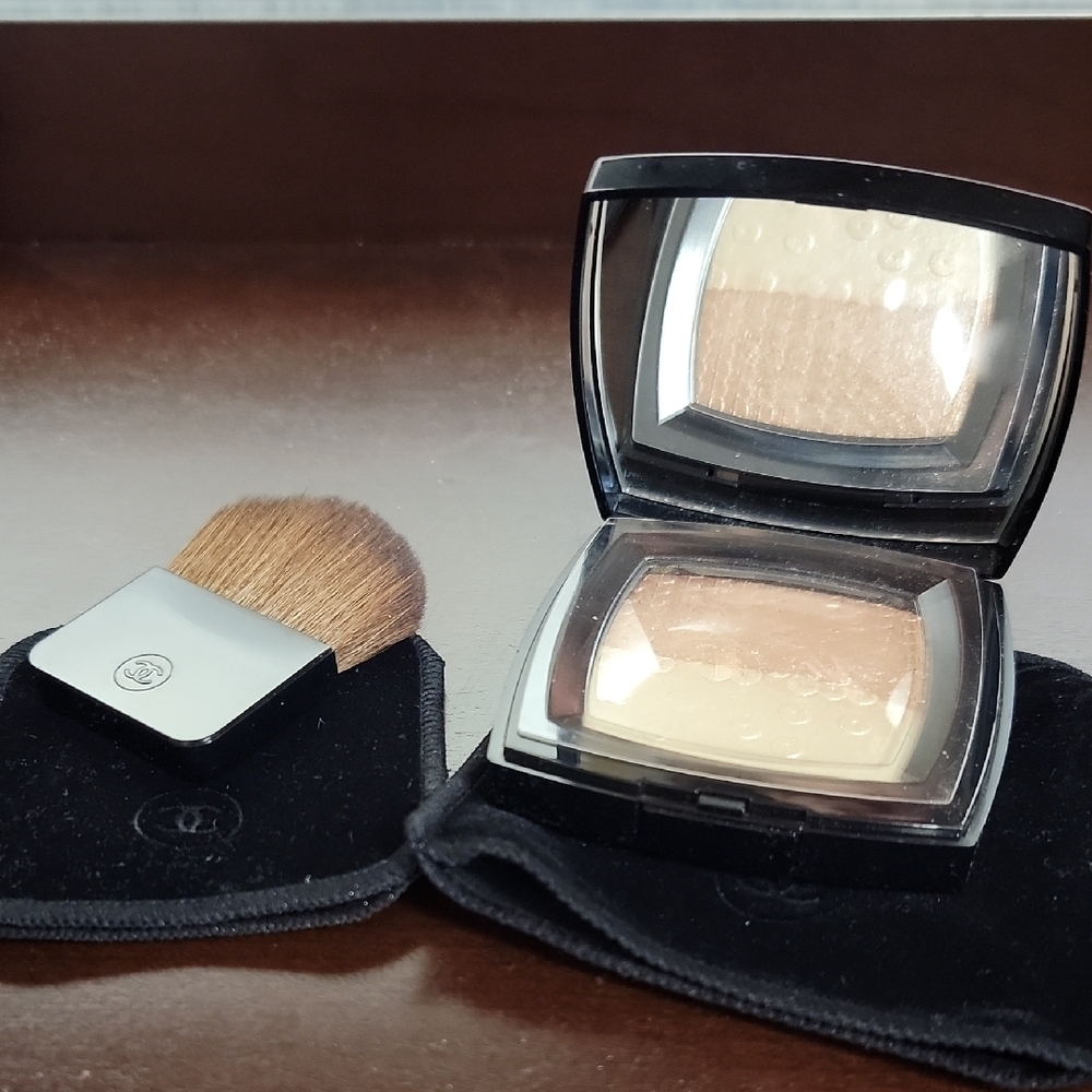 CHANEL Duo Lumiere Illuminating Powder Duo ~ Limited Edition Holiday Collection - Picture 3 of 5